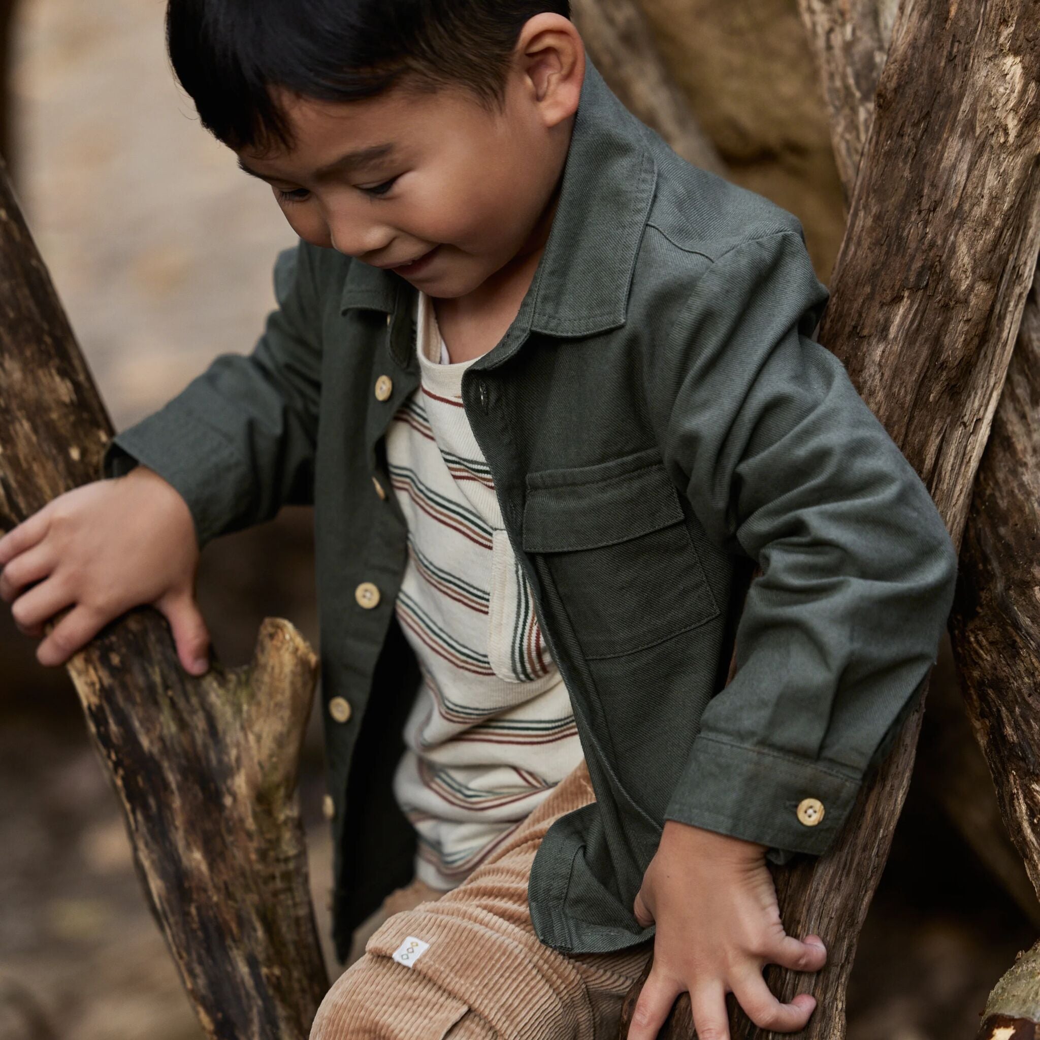 Overshirt Grün mit Safari-Stickerei