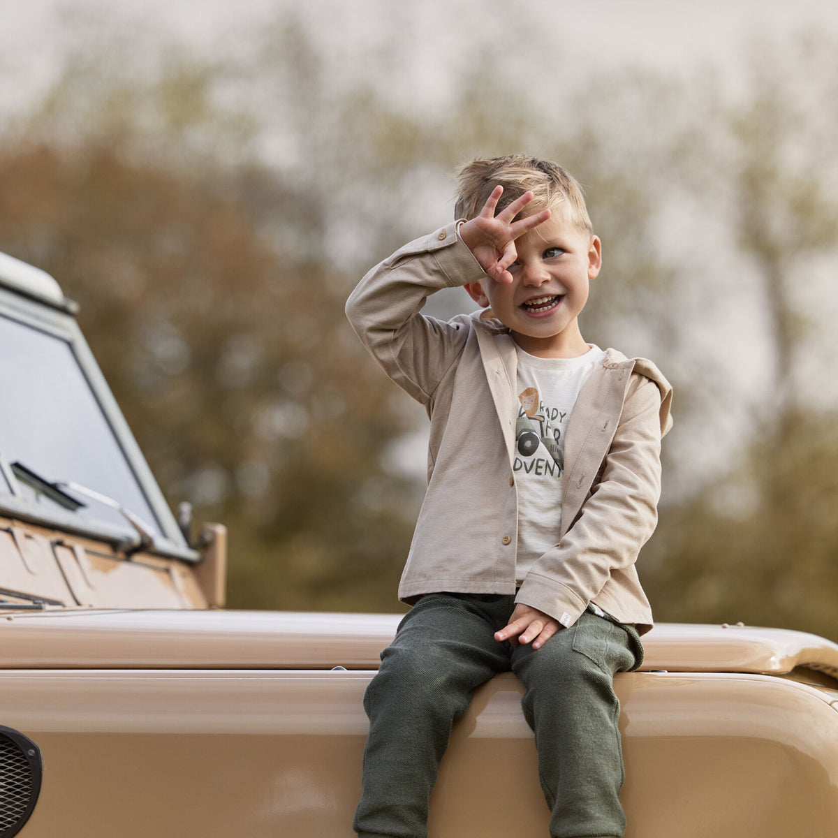 Overshirt Beige mit Kapuze