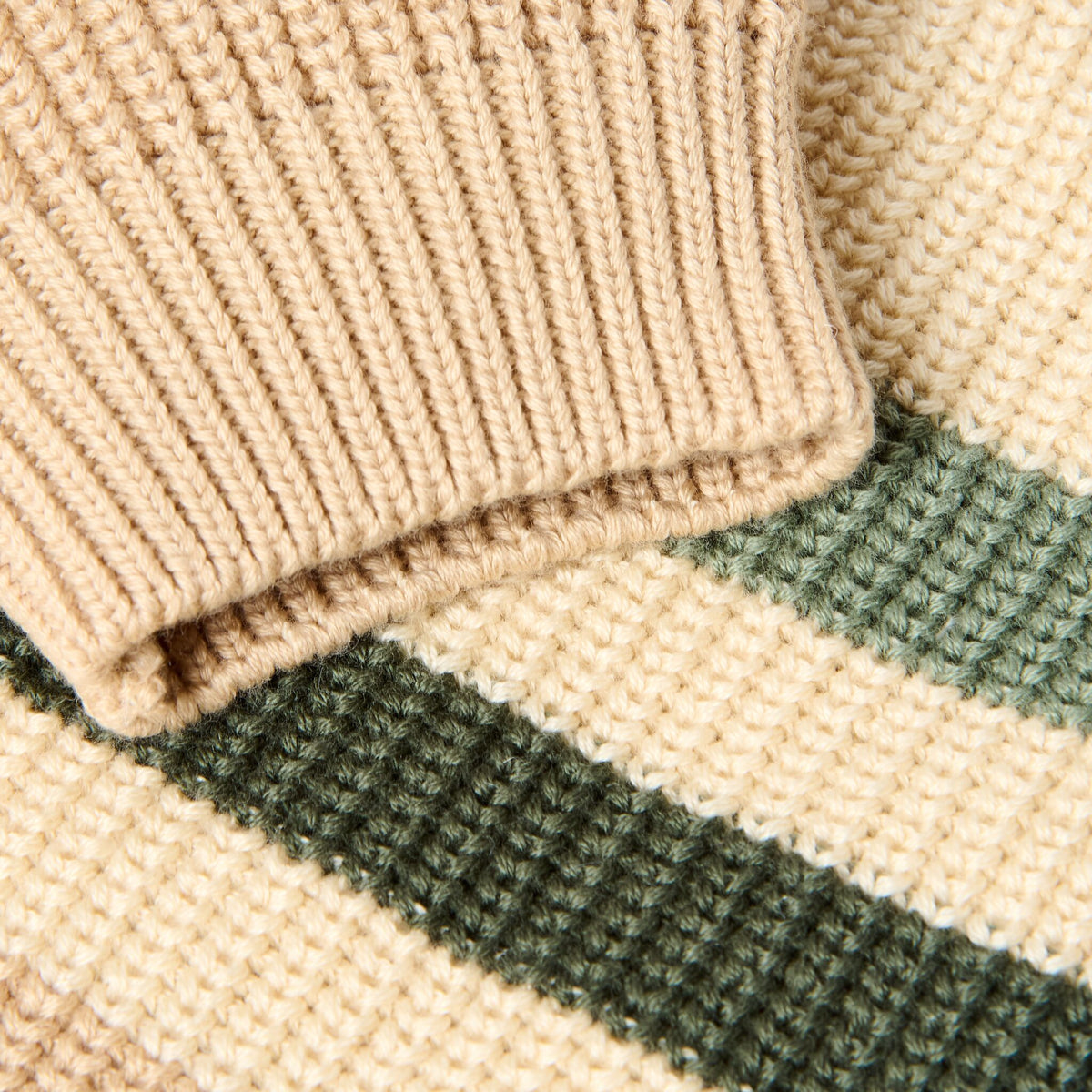 Gestrickter Pullover Sand gestreift