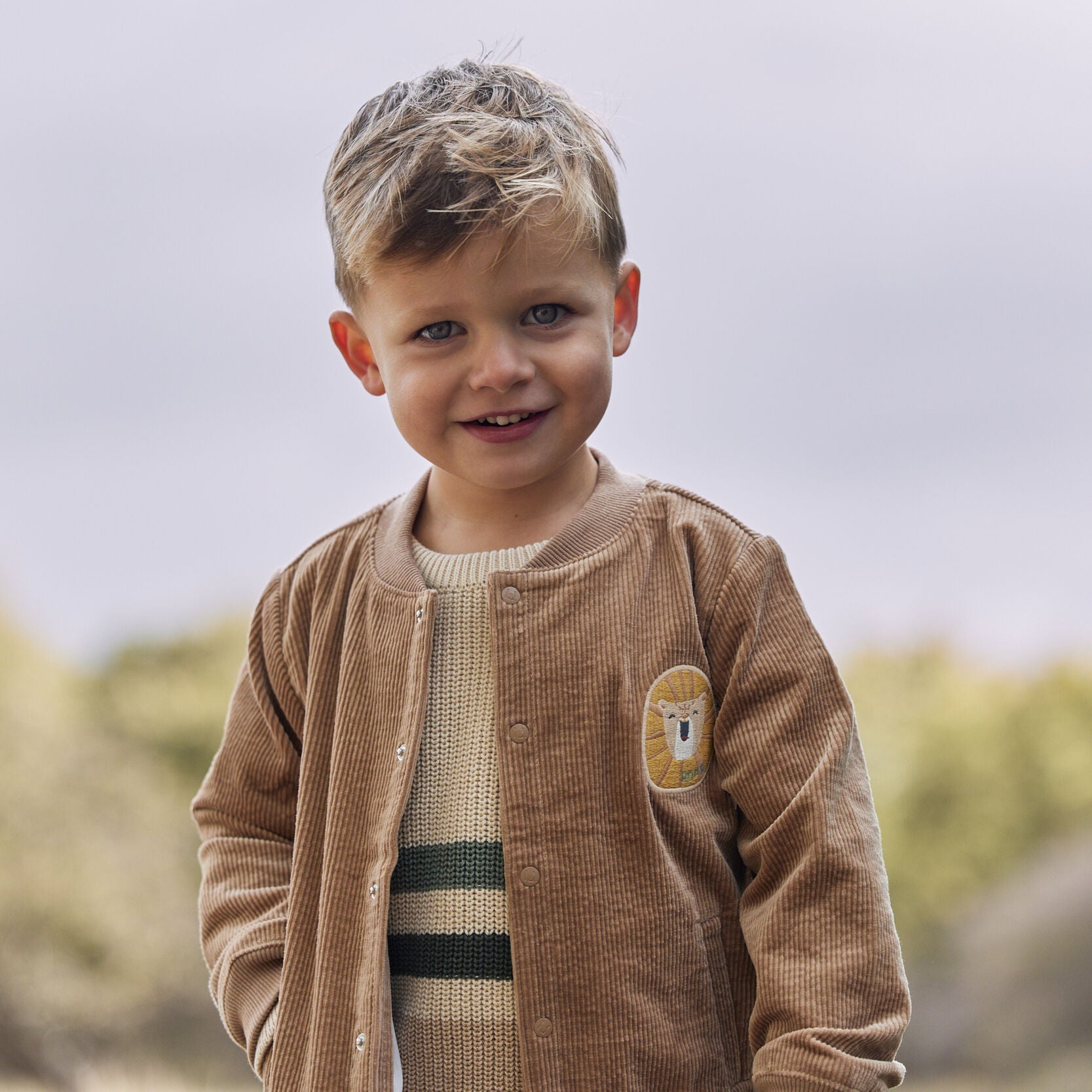 Gestrickter Pullover Sand gestreift