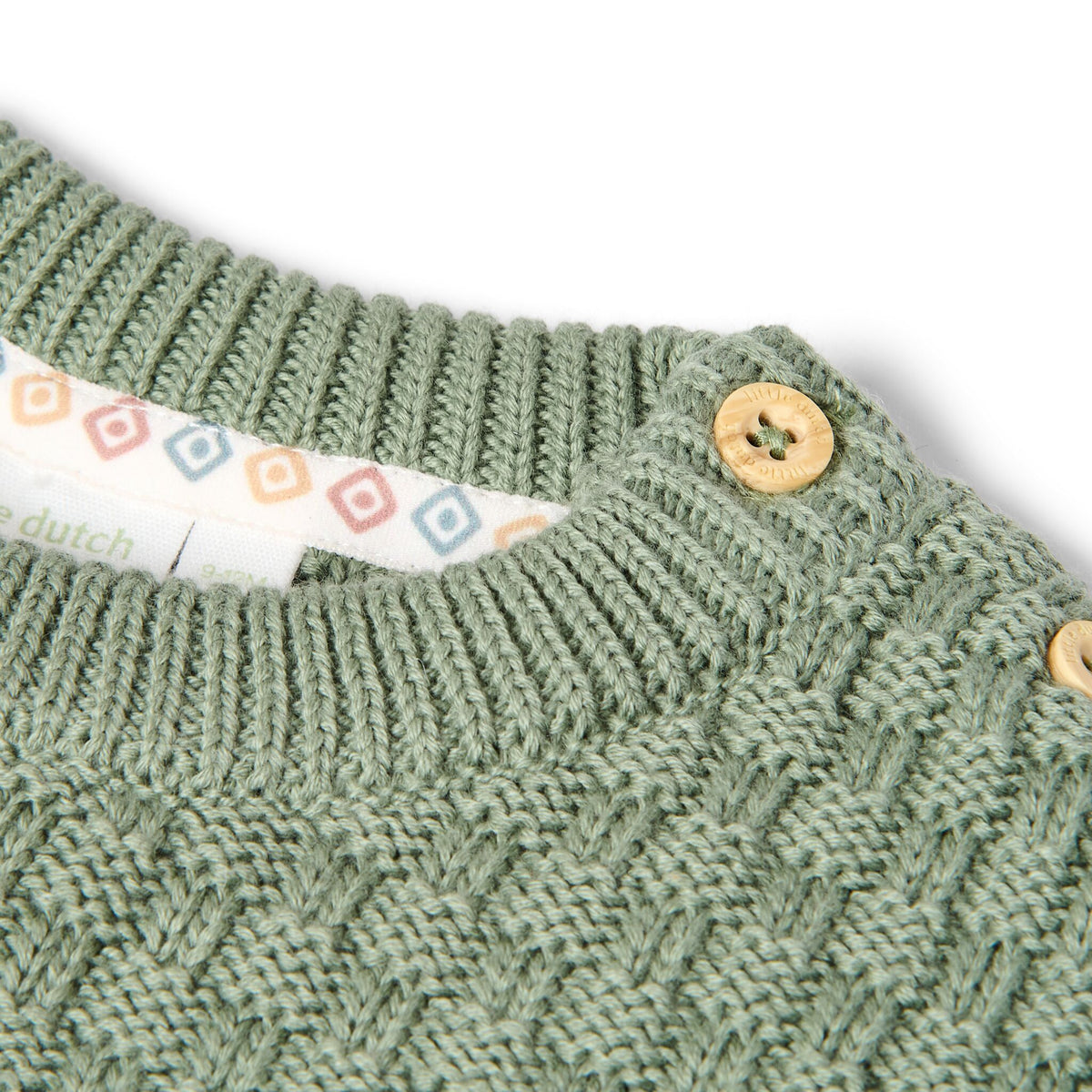 Gestrickter Pullover grün mit Aufnäher