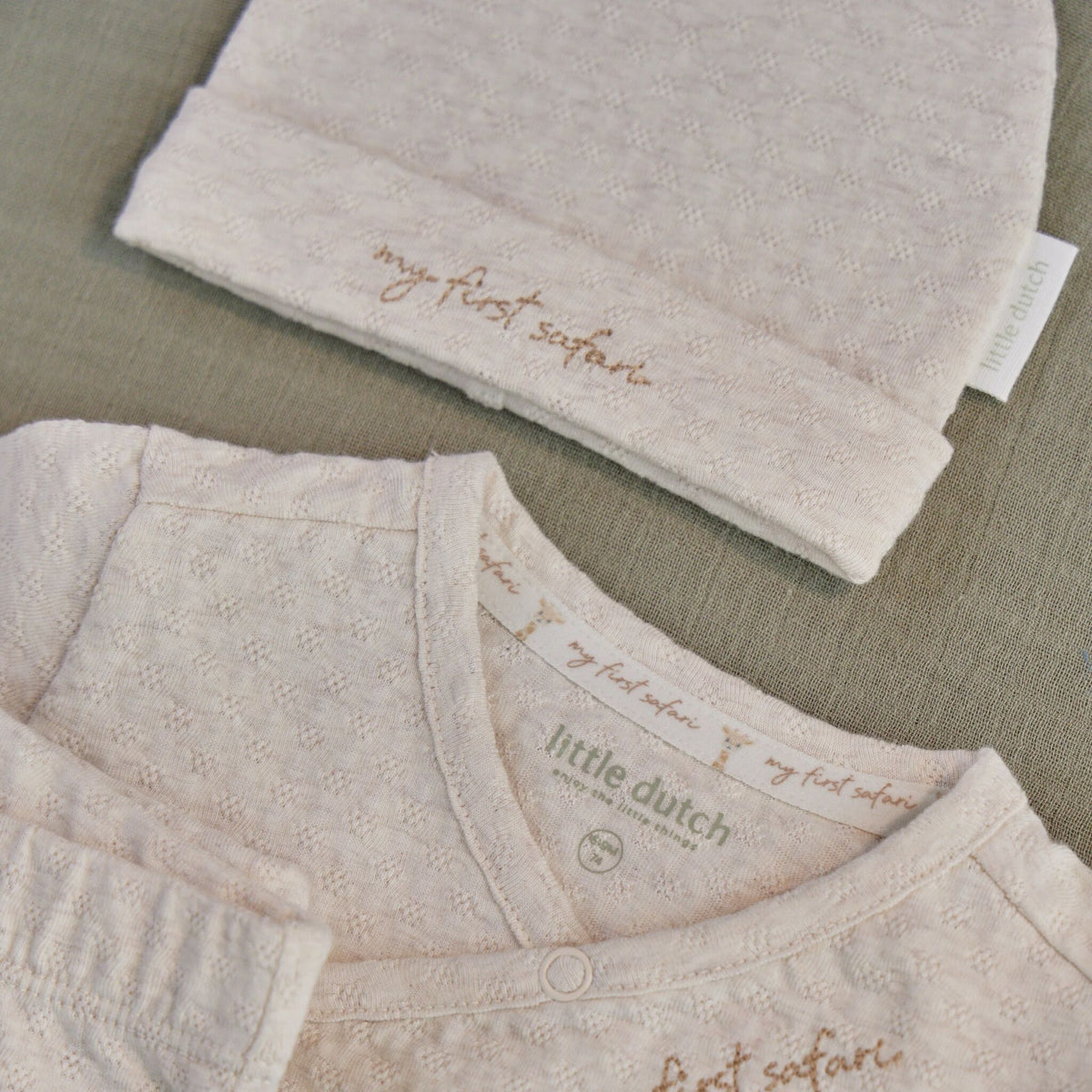 Muts Beige met borduursel