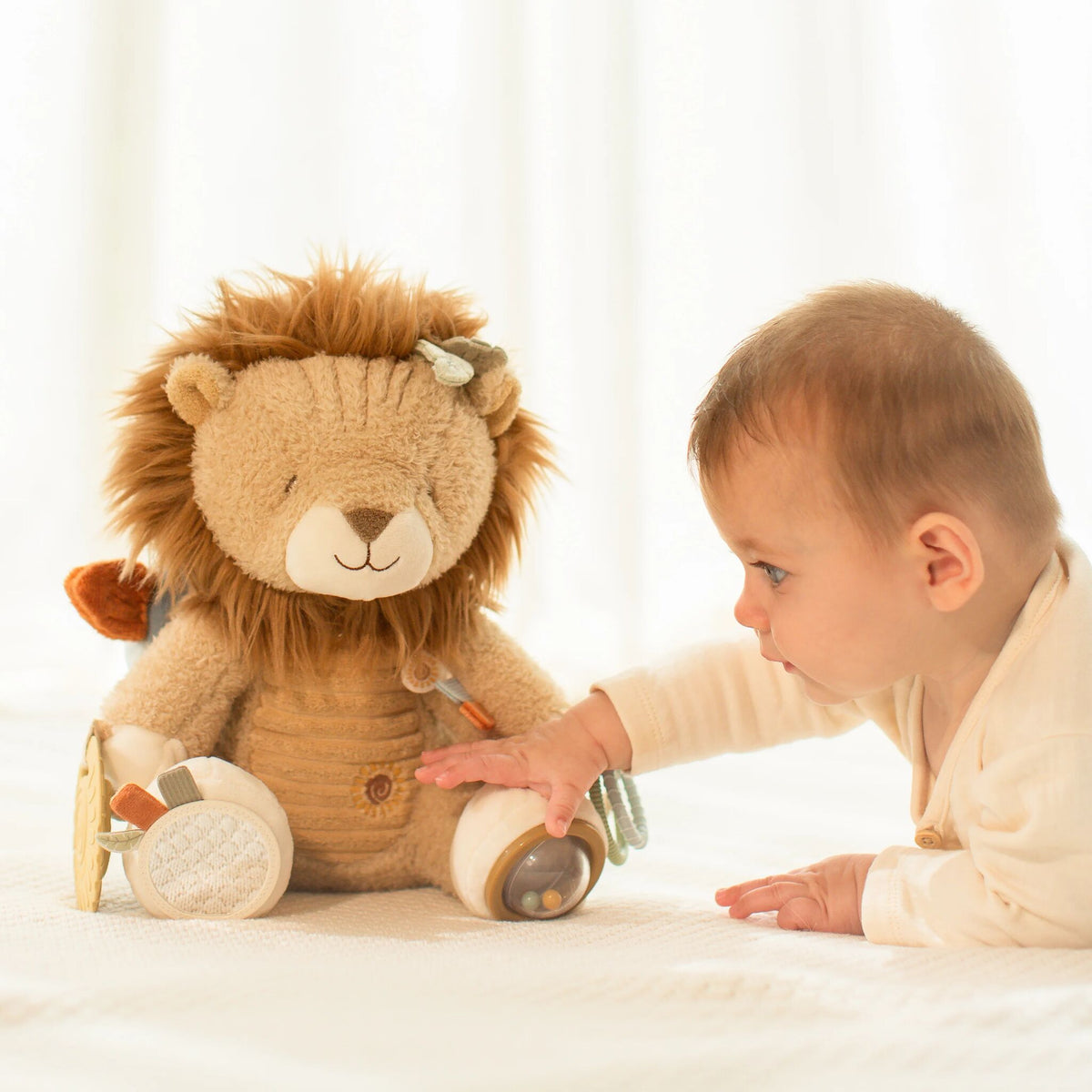 Activity cuddly toy Lion - Yellow