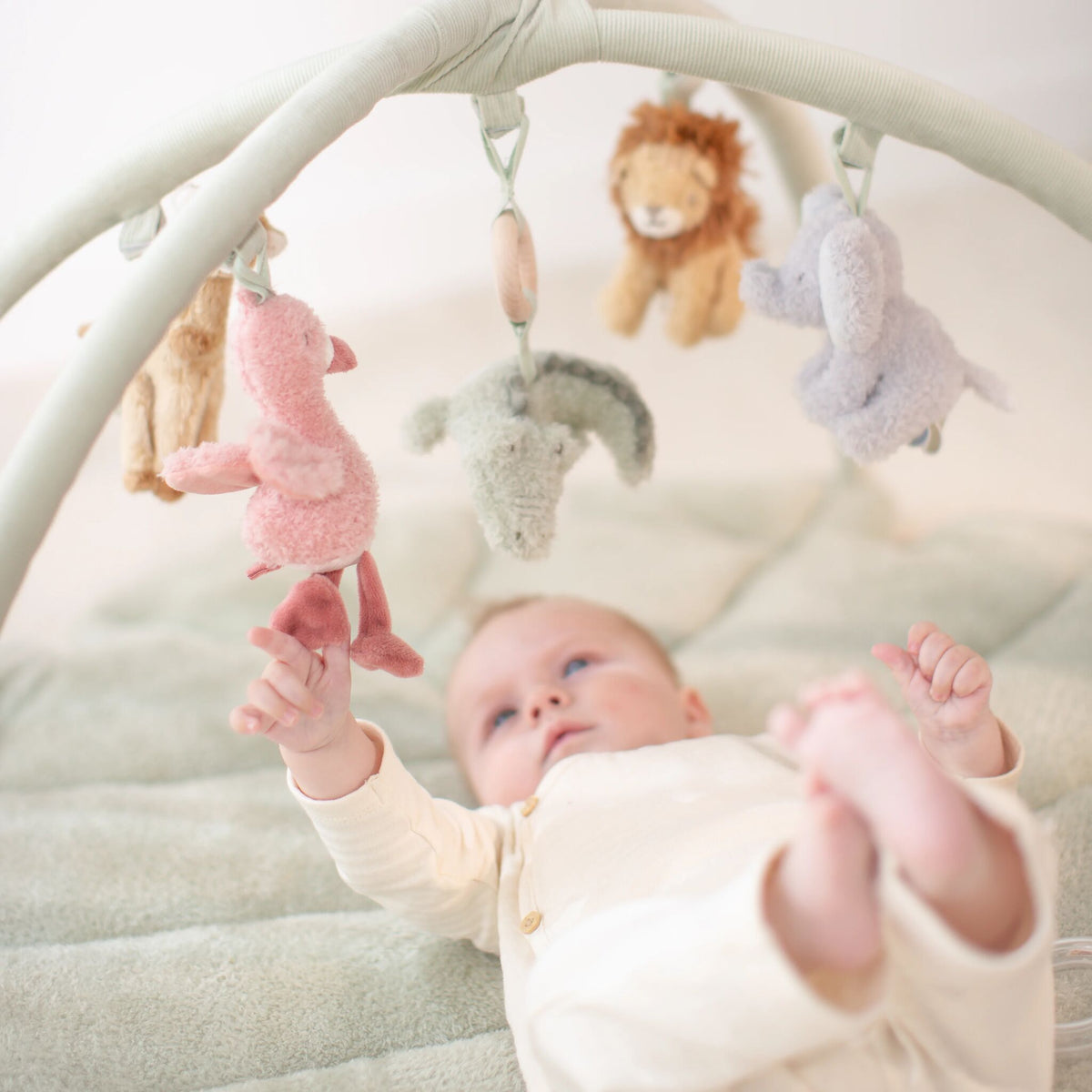 Playmat with bow