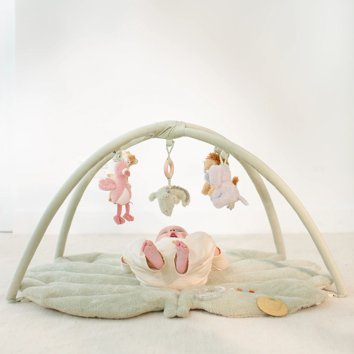 Playmat with bow